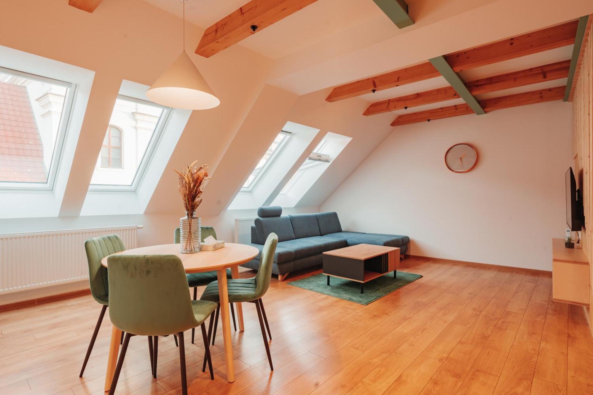 Hviezdoslavova Apartments, Trnava Centre, Parking Available Kültér fotó
