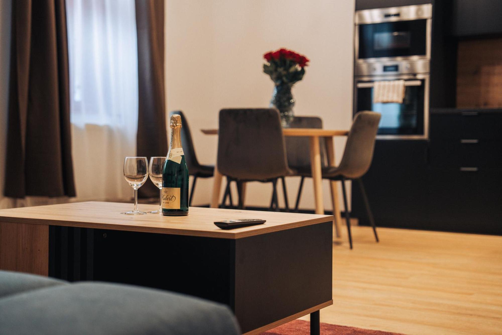 Hviezdoslavova Apartments, Trnava Centre, Parking Available Kültér fotó