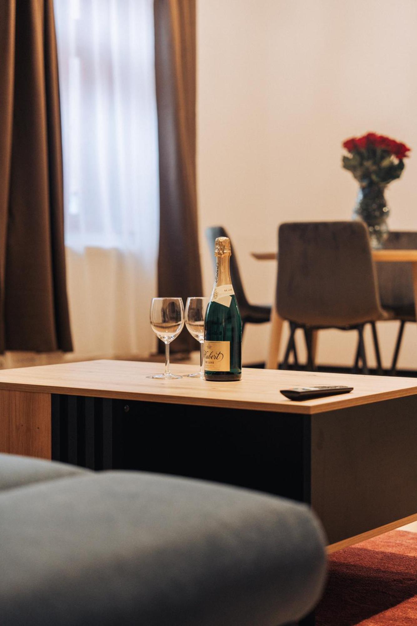 Hviezdoslavova Apartments, Trnava Centre, Parking Available Kültér fotó